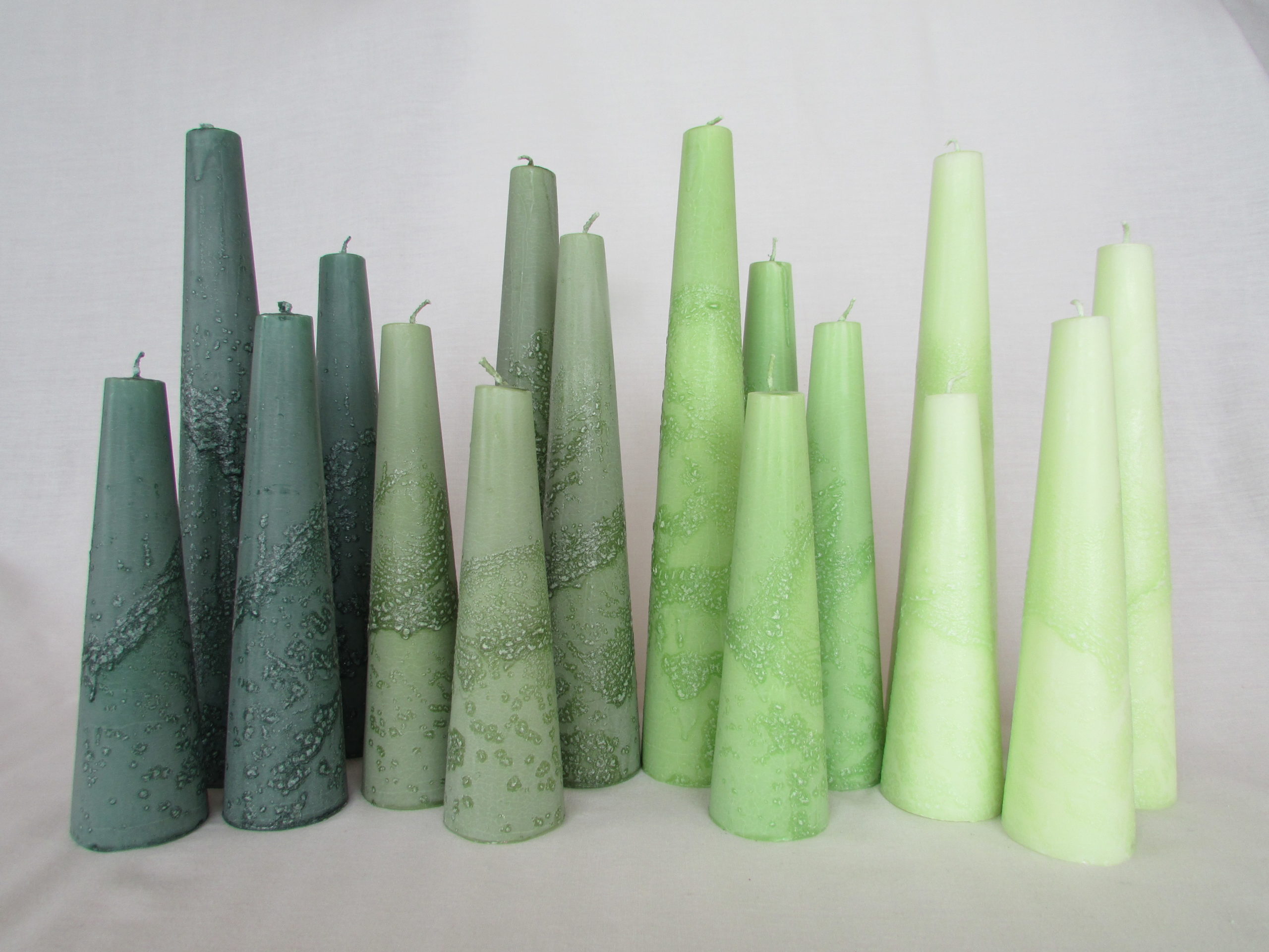 Kynttilätalon Tumma vihreä ja sammaleen vihreä anno coloria kkäsintehty kynttilä